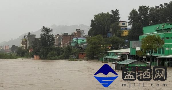 尼泊尔暴雨引发洪水和山体滑坡，造成10人死亡，7人失踪